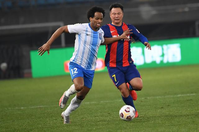 周琦16+17广东胜江苏 高诗岩26+10山东负同曦