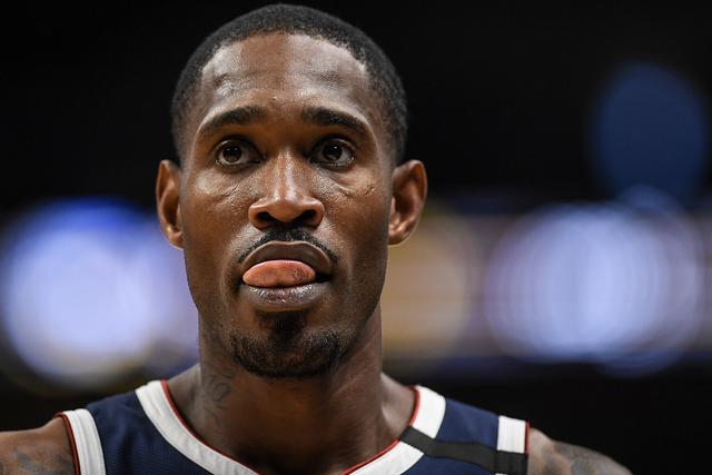 字母哥37分萨格斯32+9 雄鹿险胜魔术晋级四强